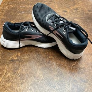 Black Brooks Ghost size 6.5